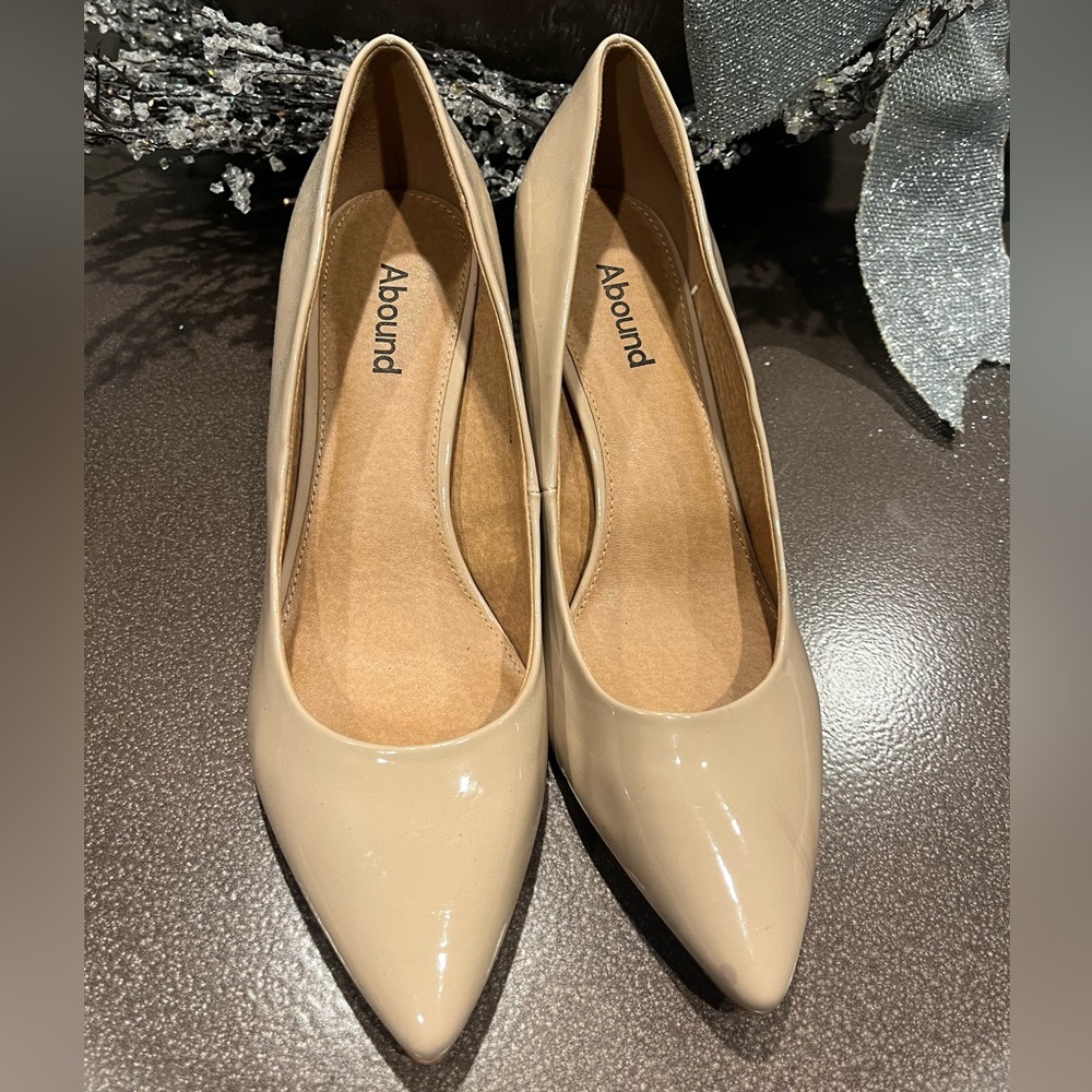 Nordstrom  Abound Beige Glossy Aubry Pumps Size 10 NEW